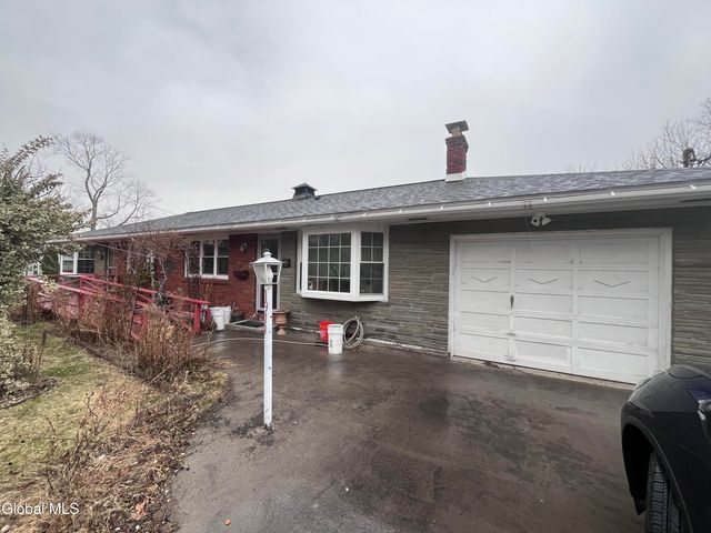 1911 Golf Avenue, Schenectady, NY 12308