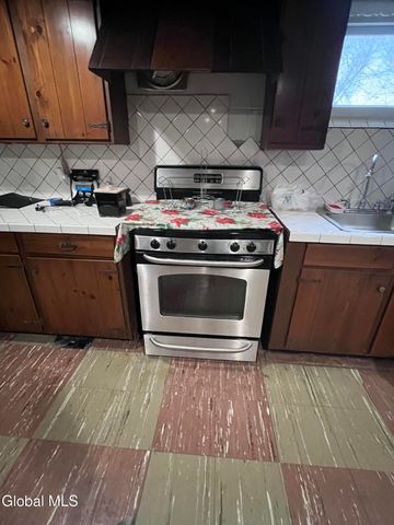 1911 Golf Avenue, Schenectady, NY 12308