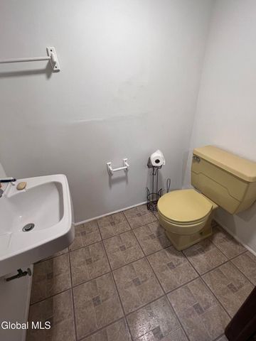 1911 Golf Avenue, Schenectady, NY 12308