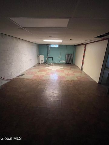 1911 Golf Avenue, Schenectady, NY 12308