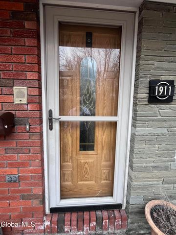 1911 Golf Avenue, Schenectady, NY 12308