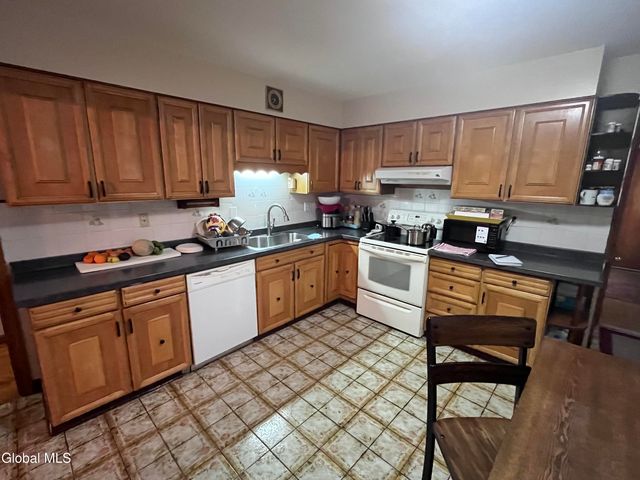 1911 Golf Avenue, Schenectady, NY 12308