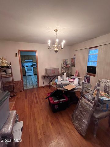 1911 Golf Avenue, Schenectady, NY 12308