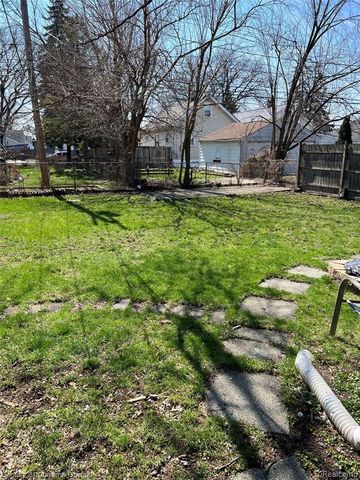 729 Cleophus Parkway, Lincoln Park, MI 48146