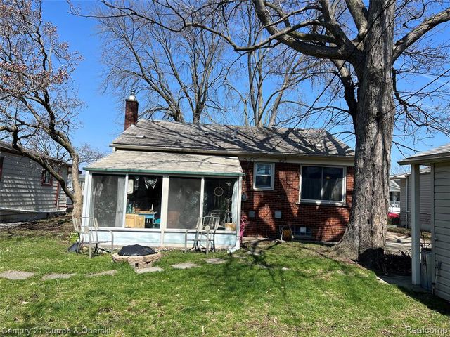 729 Cleophus Parkway, Lincoln Park, MI 48146