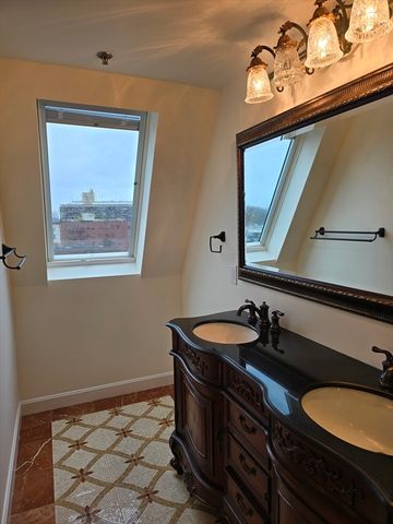 950 Massachusetts Ave PH1, Cambridge, MA 02139