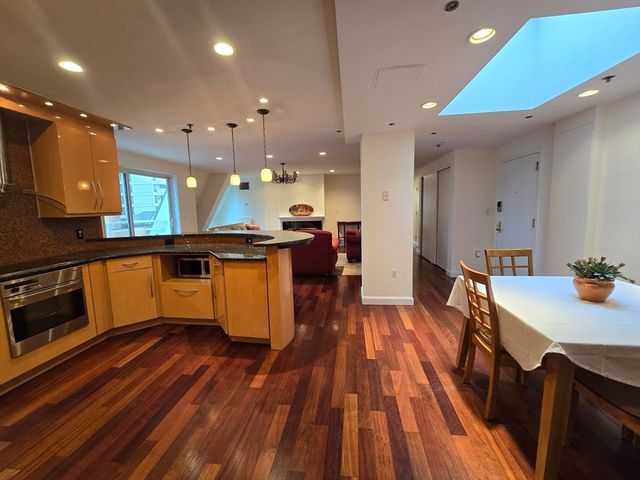 950 Massachusetts Ave PH1, Cambridge, MA 02139