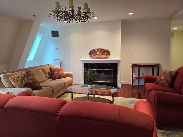 950 Massachusetts Ave PH1, Cambridge, MA 02139