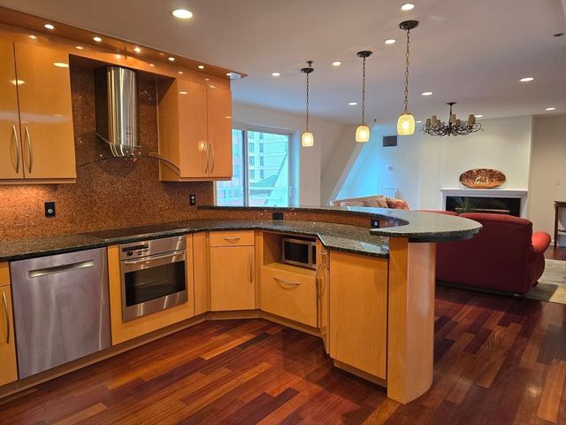 950 Massachusetts Ave PH1, Cambridge, MA 02139