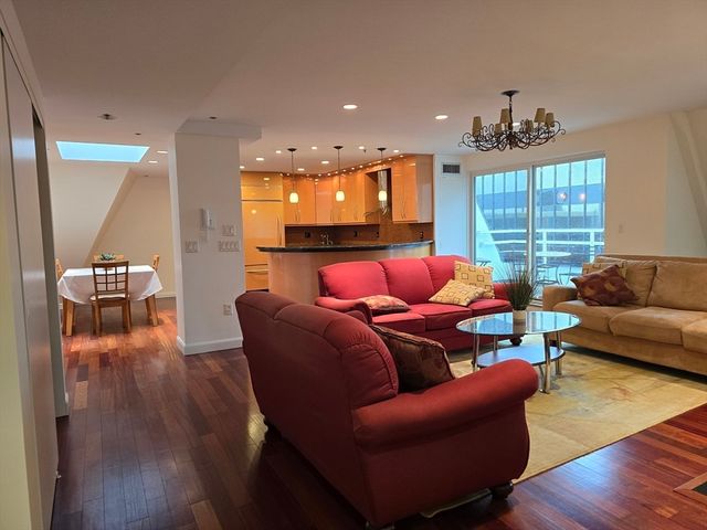 950 Massachusetts Ave PH1, Cambridge, MA 02139