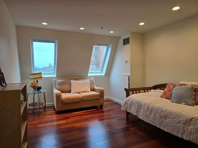 950 Massachusetts Ave PH1, Cambridge, MA 02139