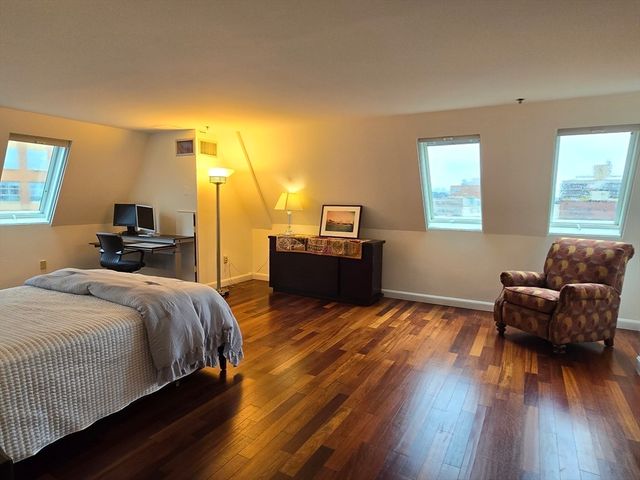 950 Massachusetts Ave PH1, Cambridge, MA 02139