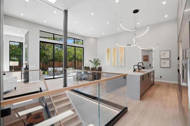 90 Crescent Drive, Palo Alto, CA 94301