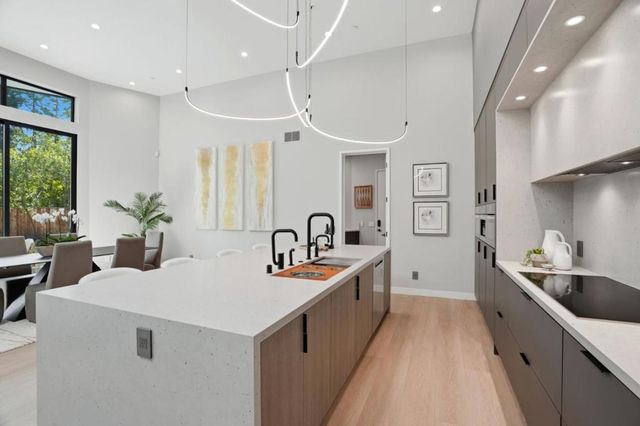 90 Crescent Drive, Palo Alto, CA 94301