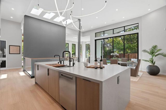 90 Crescent Drive, Palo Alto, CA 94301