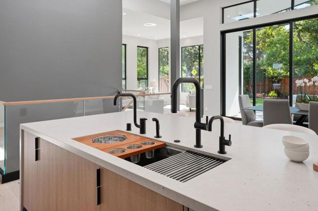 90 Crescent Drive, Palo Alto, CA 94301