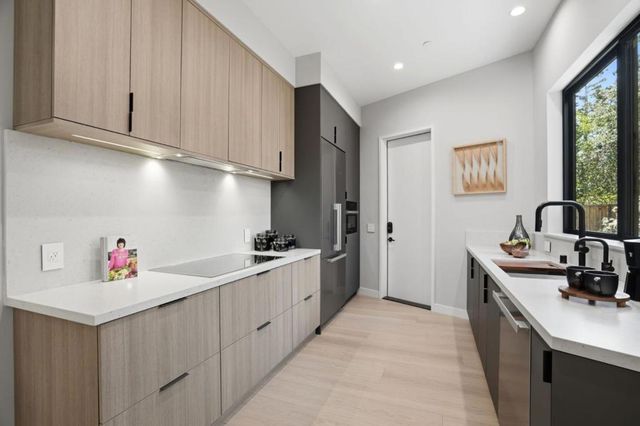 90 Crescent Drive, Palo Alto, CA 94301