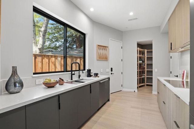 90 Crescent Drive, Palo Alto, CA 94301