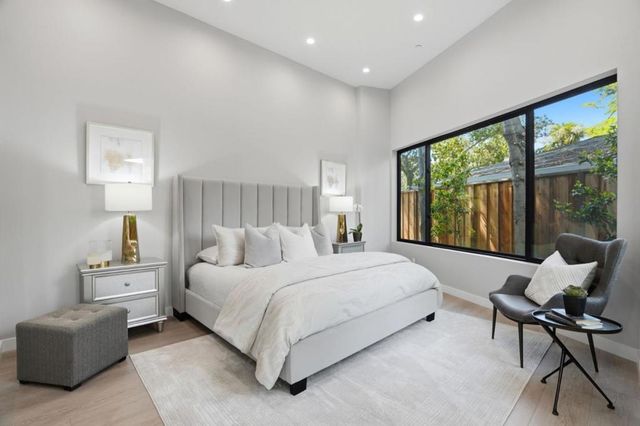 90 Crescent Drive, Palo Alto, CA 94301