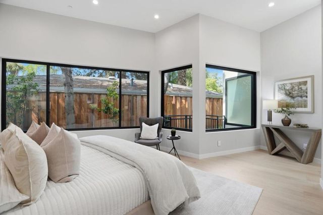 90 Crescent Drive, Palo Alto, CA 94301