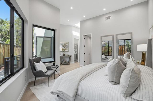 90 Crescent Drive, Palo Alto, CA 94301