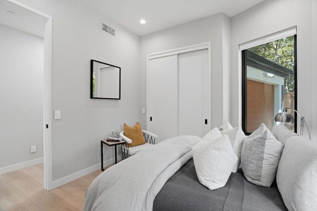 90 Crescent Drive, Palo Alto, CA 94301