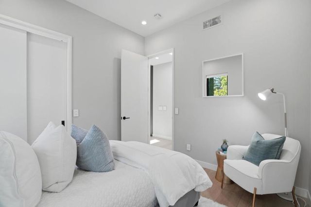 90 Crescent Drive, Palo Alto, CA 94301