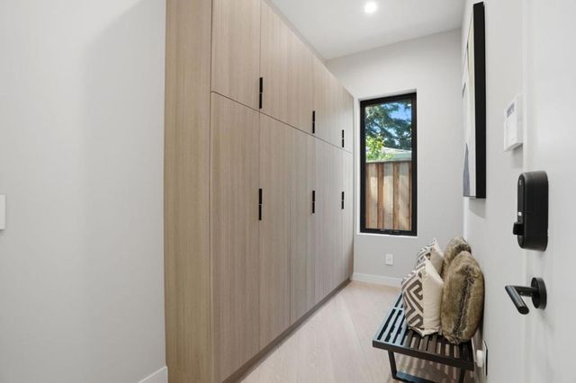 90 Crescent Drive, Palo Alto, CA 94301