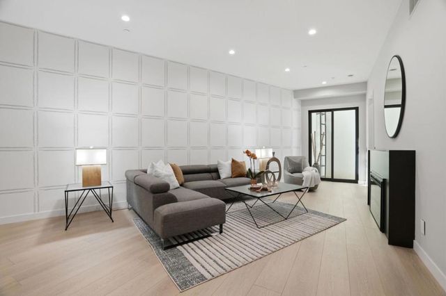 90 Crescent Drive, Palo Alto, CA 94301