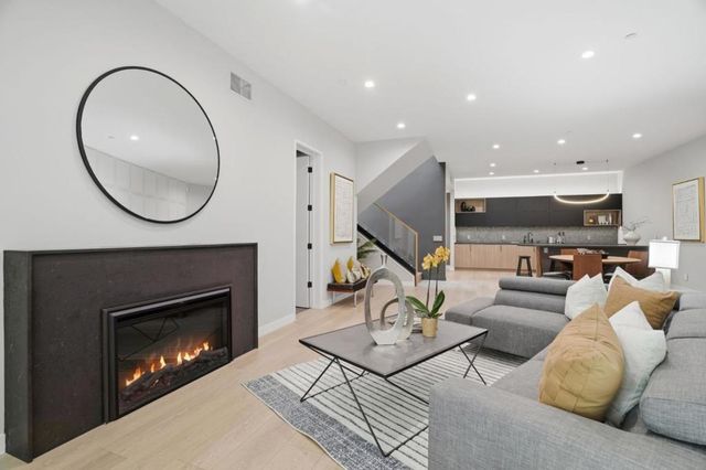 90 Crescent Drive, Palo Alto, CA 94301