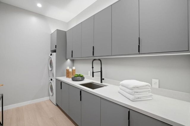 90 Crescent Drive, Palo Alto, CA 94301