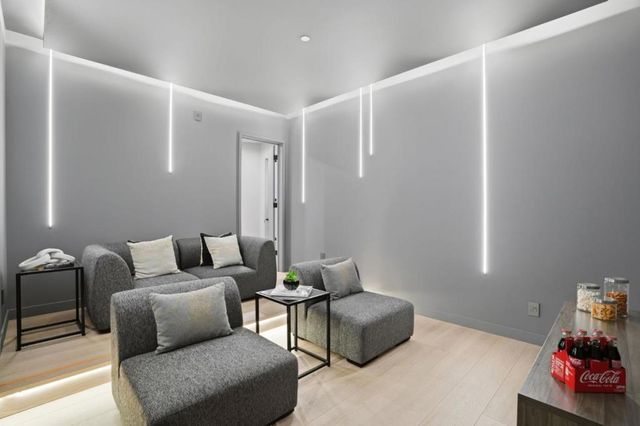 90 Crescent Drive, Palo Alto, CA 94301