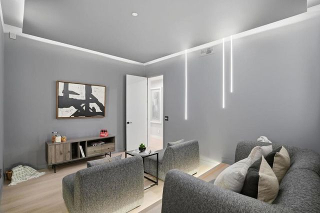 90 Crescent Drive, Palo Alto, CA 94301