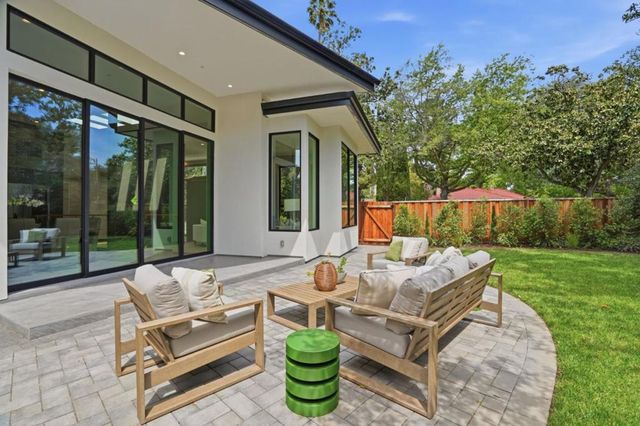 90 Crescent Drive, Palo Alto, CA 94301