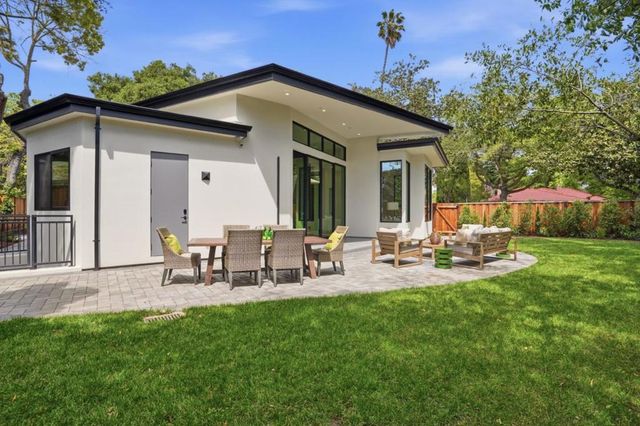 90 Crescent Drive, Palo Alto, CA 94301