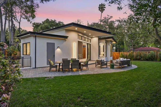 90 Crescent Drive, Palo Alto, CA 94301