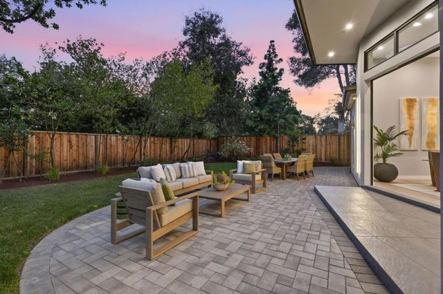 90 Crescent Drive, Palo Alto, CA 94301