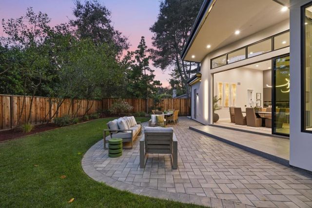 90 Crescent Drive, Palo Alto, CA 94301