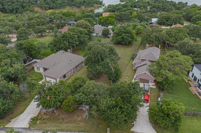 563 Valley Drive, Oak Point, TX 75068