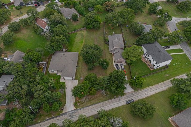 563 Valley Drive, Oak Point, TX 75068