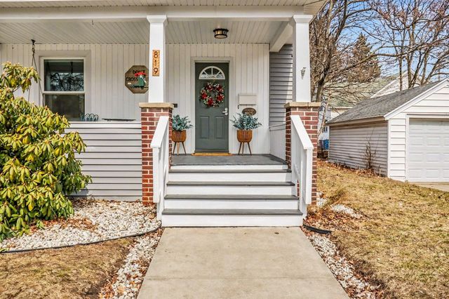 819 E Loomis Street, Ludington, MI 49431