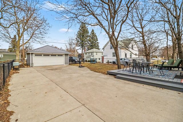 819 E Loomis Street, Ludington, MI 49431