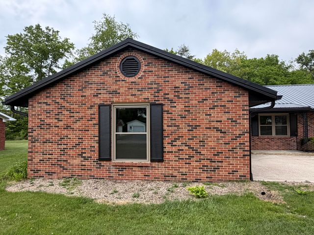 105 Geneva Avenue, Irvine, KY 40336