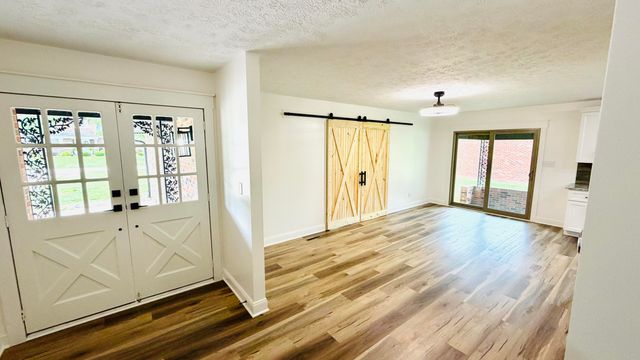 105 Geneva Avenue, Irvine, KY 40336