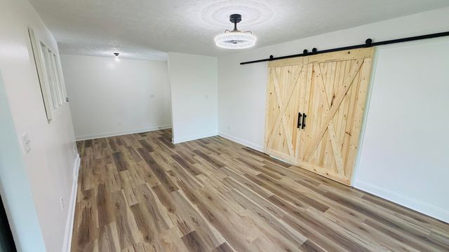 105 Geneva Avenue, Irvine, KY 40336