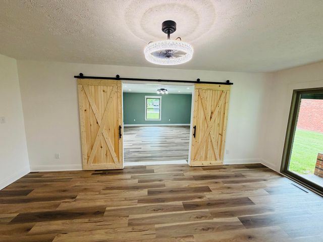 105 Geneva Avenue, Irvine, KY 40336