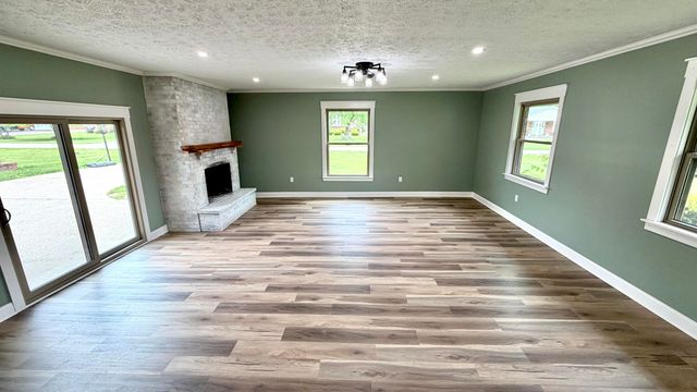 105 Geneva Avenue, Irvine, KY 40336
