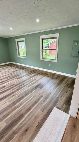105 Geneva Avenue, Irvine, KY 40336