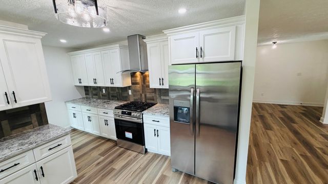 105 Geneva Avenue, Irvine, KY 40336