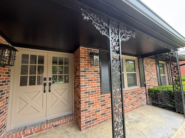 105 Geneva Avenue, Irvine, KY 40336